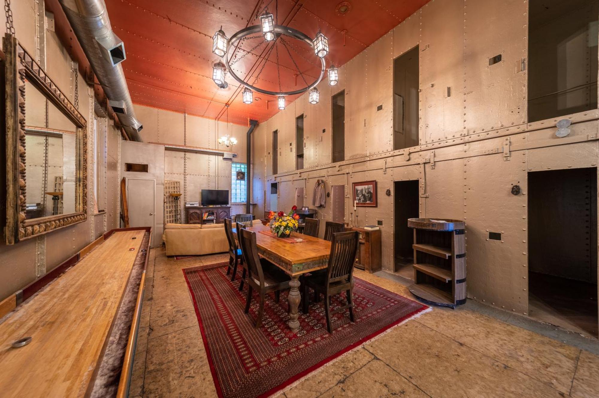 Elkader Jailhouse Inn Екстериор снимка