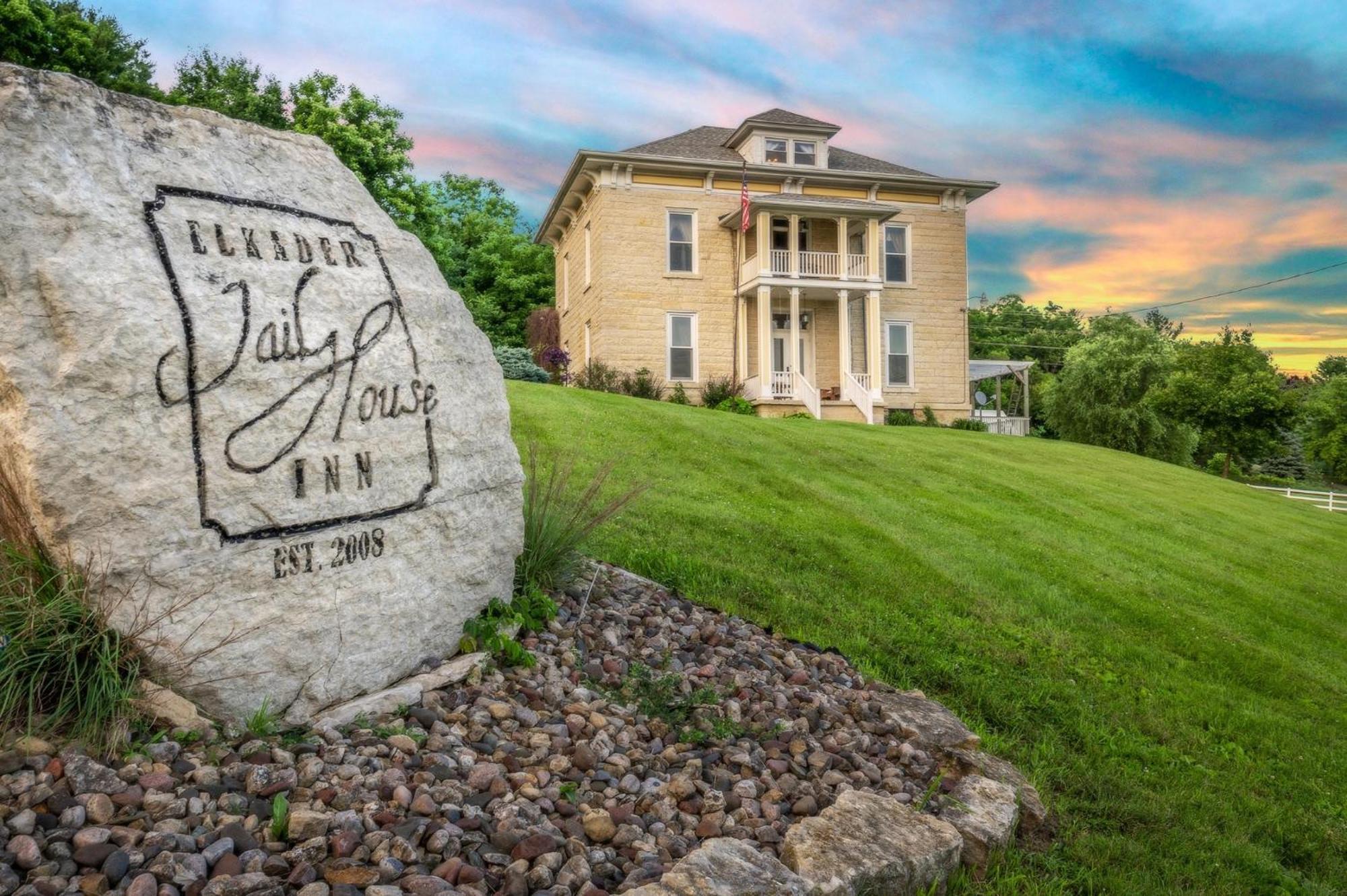 Elkader Jailhouse Inn Екстериор снимка